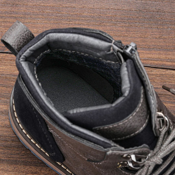 Traditionelle Haferl Sneakers Wagner in Lederoptik, perfekt als Oktoberfestschuhe.