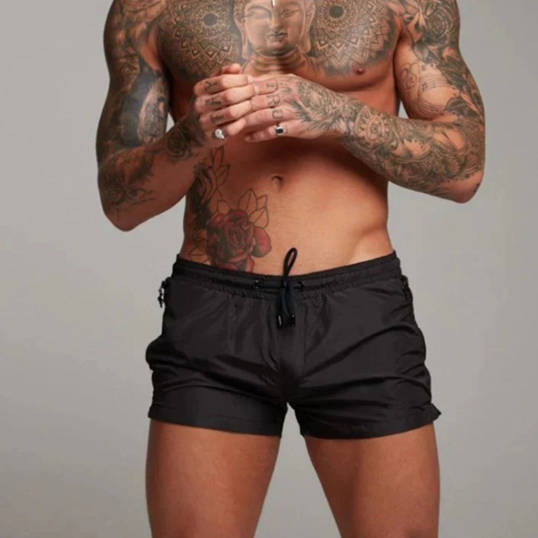 Komfortable, schnelltrocknende Herren Badehose aus flexiblem Material für uneingeschränkte Bewegungsfreiheit.