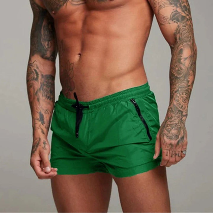 Sportliche Herren Badehose, kurz & flexibel, ideal für Wassersport, Pool & aktive Sommertage.