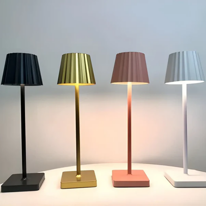 Kompakte dimmbare LED Tischlampe, kabellos, für Balkon, Garten & Innenraum.