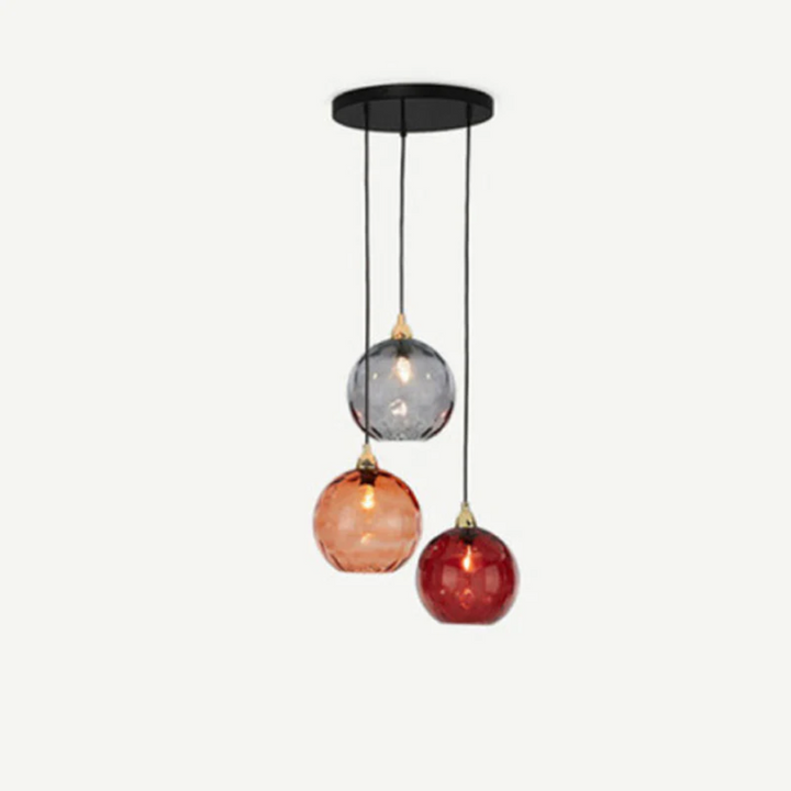 Moderne 3-fach Pendelleuchte mit Glas-Schirmen. LED-Clusterlampe für stilvolle Beleuchtung.