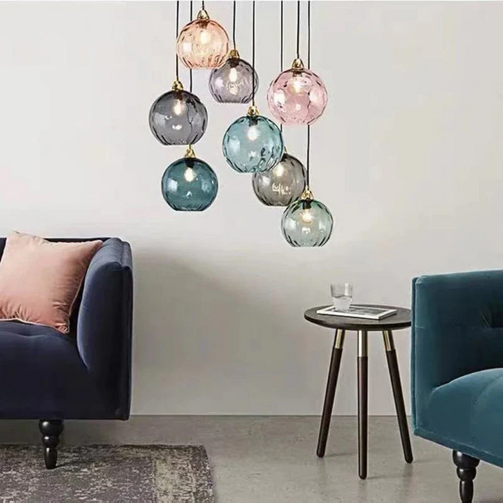 Elegante LED Pendelleuchte 3-flammig. Glas Hängelampe für ein helles, modernes Interieur.