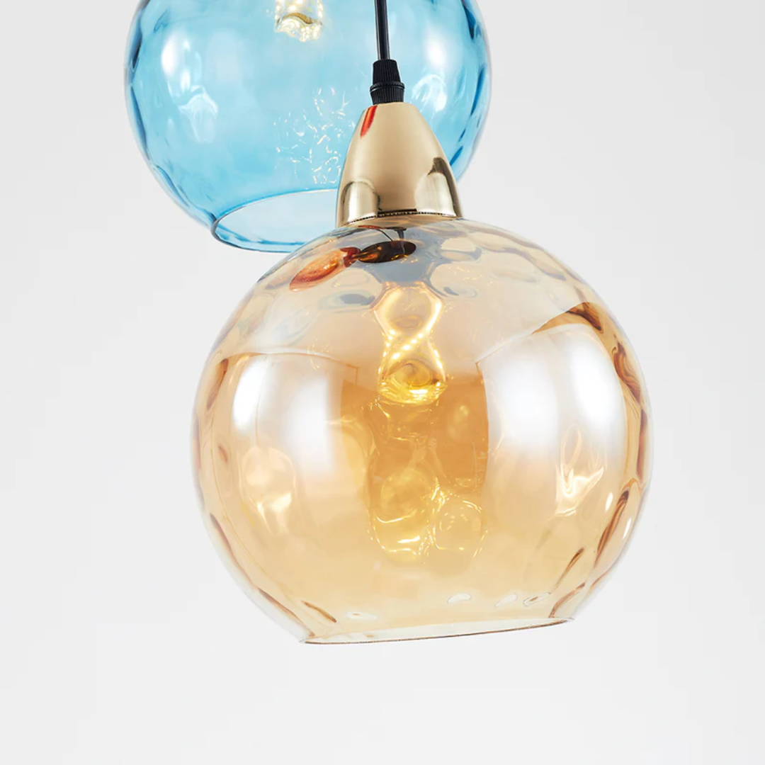Modernes Design: 3-flammige Pendelleuchte aus Glas, LED. Ideal für eine gemütliche Atmosphäre.