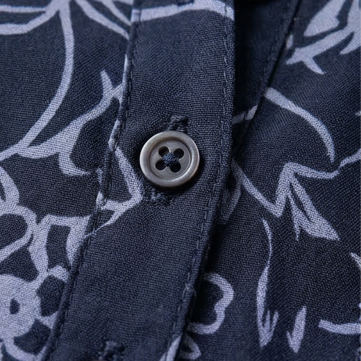 Edle Damenbluse mit Blumenprint, 3/4-Ärmel, Pailletten-Brusttasche für elegante Auftritte.