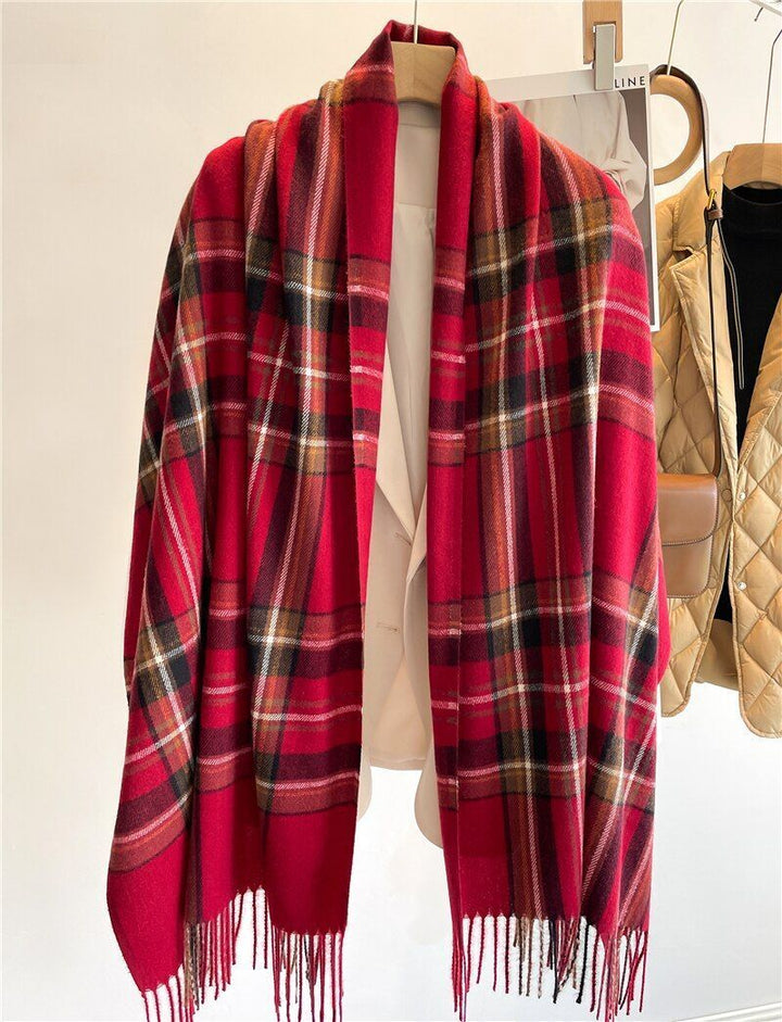 Herbstlicher Karoschal Jennica, unisex und modisch. Perfekt für kühle Wintertage.