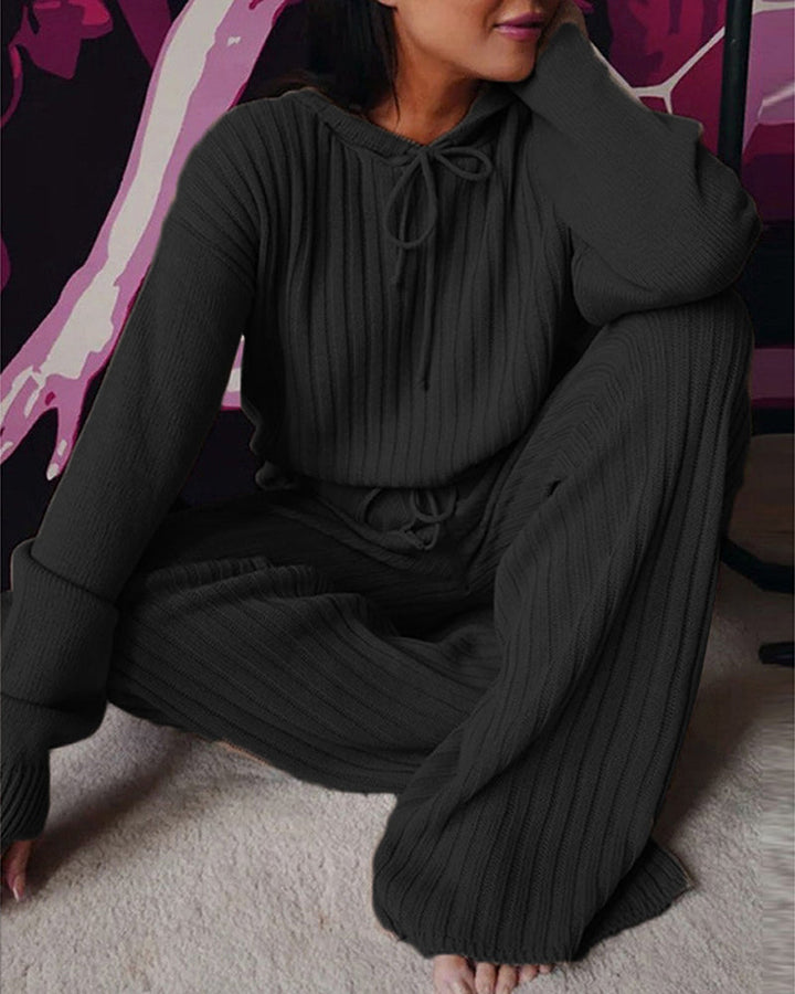Trendiger Damen Pyjama mit Kapuze, gemütlicher Hausanzug für Herbst- und Wintermode.