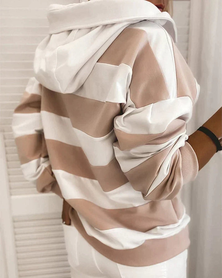 Damen Sweatshirt mit Kapuze, gestreift. Modische Freizeitbekleidung mit hohem Tragekomfort.
