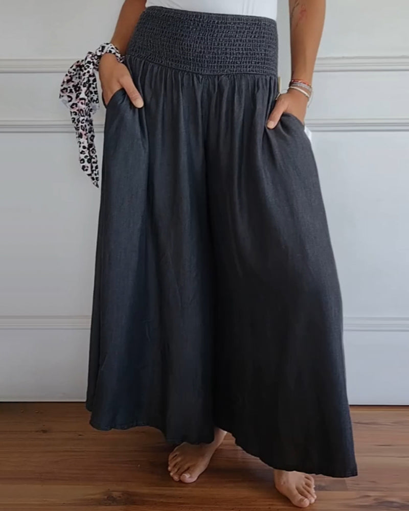 Modische Damen Weite Hose in hellem Ton, kombiniert. Lässig, elegant & bequem für sommerliche Freizeitoutfits.