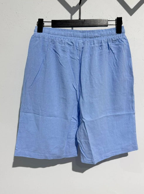 Herren Shorts in klassischem Design, ideal als atmungsaktive Sommerhose für Freizeit & Urlaub.