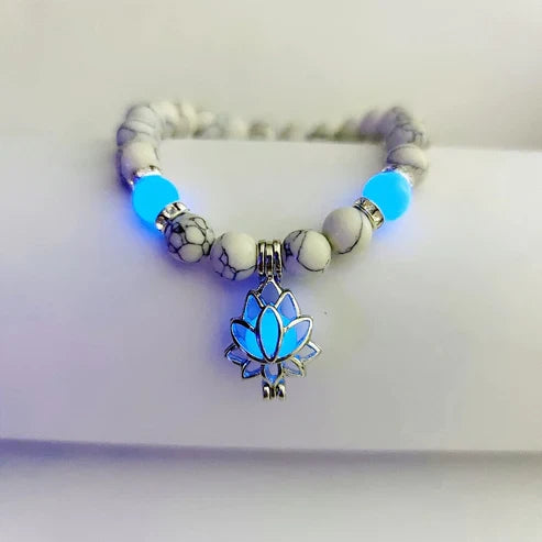 Modisches Unisex Perlenarmband mit Lotus-Anhänger, leuchtet im Dunkeln, spiritueller Schmuck.