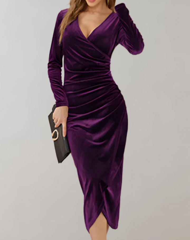 Schwarzes Damen Wickelkleid mit V-Ausschnitt und Rüschensaum, ein schickes Abend- oder Cocktailkleid.