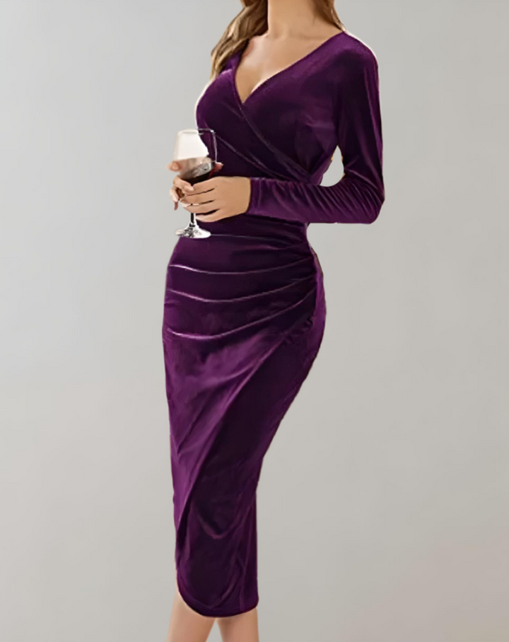Lila Damen Wickelkleid, elegant mit V-Ausschnitt & Rüschen, perfekt als festliches Cocktail- oder Partykleid.