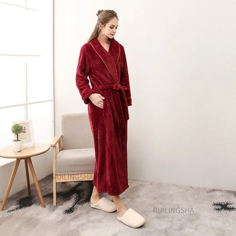 Ultimativer Komfort: Kuscheliger Damen Bademantel, warm & weich für kühle Wintertage.