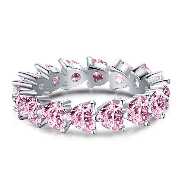 Silberner Damen Herzring mit einem glänzenden Saphir Edelstein; stilvolles Accessoire.