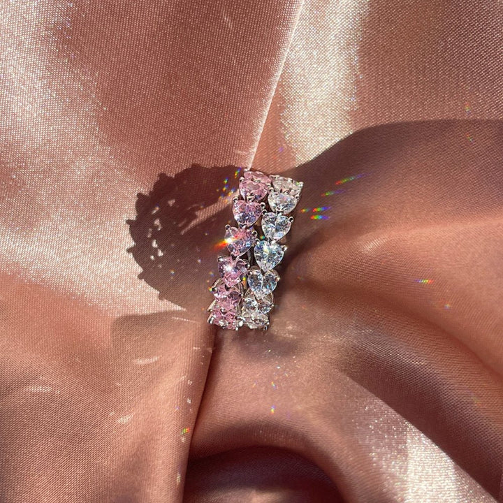 Eleganter Damen Herzring mit tiefblauem Saphir Edelstein, ein perfekter Silberring für besondere Anlässe.