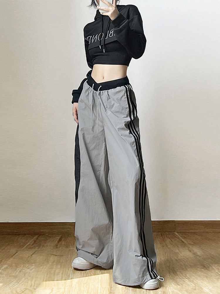 Locker sitzende Damen Freizeithose in Grau, Oversized mit weitem Bein. Perfekt für ultimativen Komfort im Alltag.