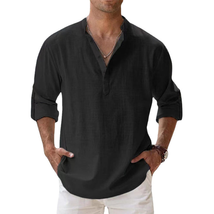 Stylisches Herren Henley Langarmshirt, vielseitig kombinierbar. Perfekt für lässige Sommer-Outfits.