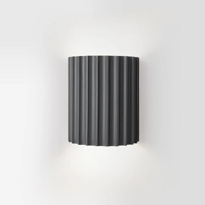 Moderne Kunstharz LED Wandlampe mit einzigartigem Design, stilvolle Akzentbeleuchtung.