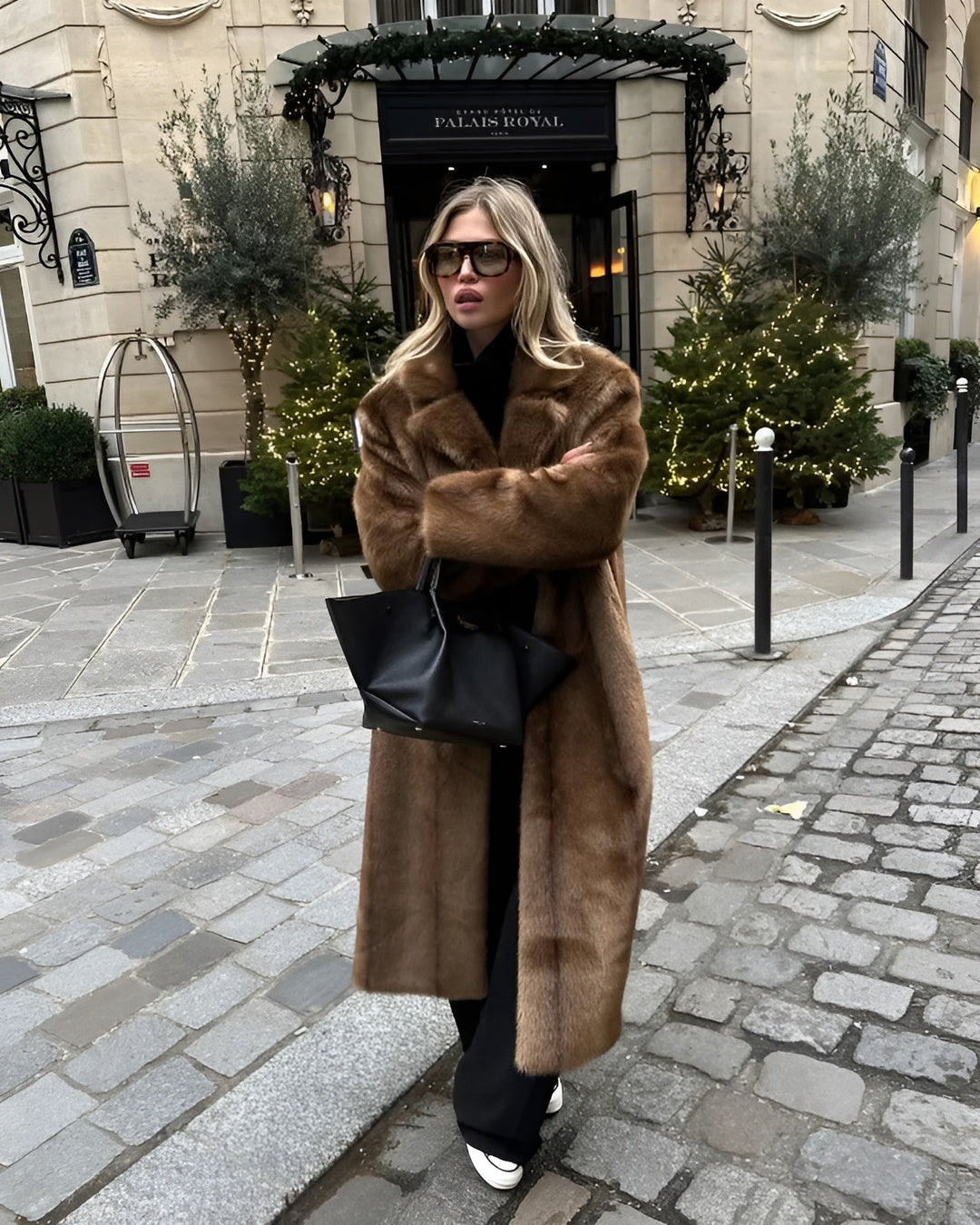 Hochwertiger Damen-Wintermantel, luxuriöse Langjacke für anspruchsvolle Damenmode.