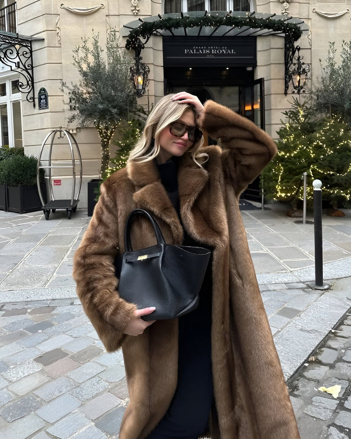 Stilvoller langer Damenmantel, warme Winterjacke, elegante Oberbekleidung für jeden Anlass.