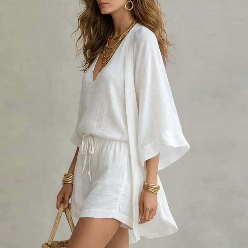 Bequemes Boho Damen Zweiteiler Set mit luftigem Kimono und passenden Shorts. Ideal für warme Sommertage.