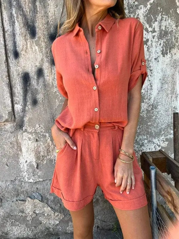 Vielseitiges Damen Hemd Shorts Set: Perfekt für elegante Sommer-Outfits oder entspannte Urlaubstage.