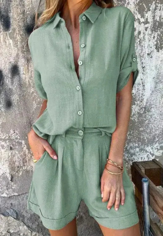 Damen Zweiteiler mit Oversized Hemd & High-Waist Shorts, ein stilvolles Set für Frühjahr & Sommer.