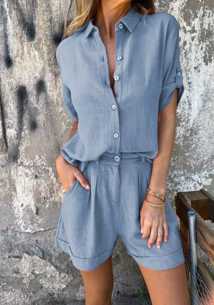 Casual Damen Sommer Set: Eleganter Zweiteiler mit lockerem Hemd & High-Waist Shorts für den Alltag.