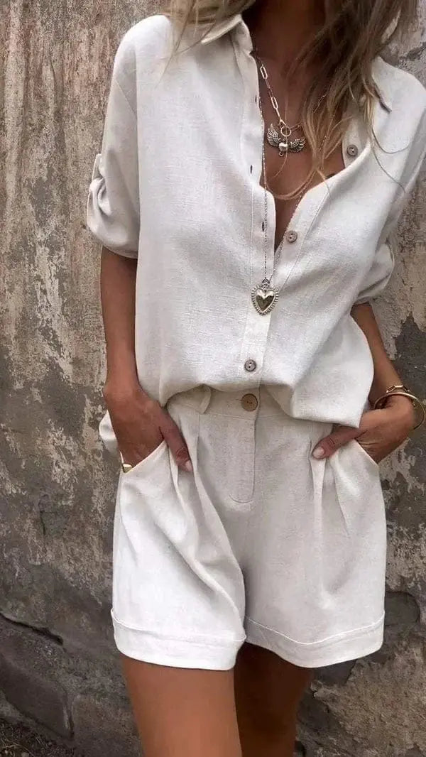 Elegantes Damen Zweiteiler Set: Oversized Hemd & High-Waist Shorts für den Sommer-Look.