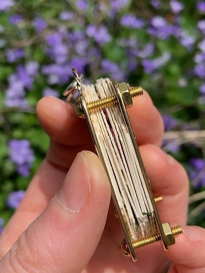 Mini Blumenpresse für detailreiche Pflanzen- und Blüten-Projekte.