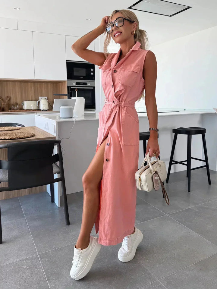 Elegantes Damen Midi Kleid mit Denim-Look für den Sommer, ärmellos und mit schmeichelhaftem Beinschlitz.