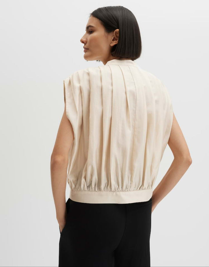 Damen Bluse in eleganter Optik, mit fließender Drapierung und klassischem Rundhalsausschnitt. Modernes Freizeit Oberteil.