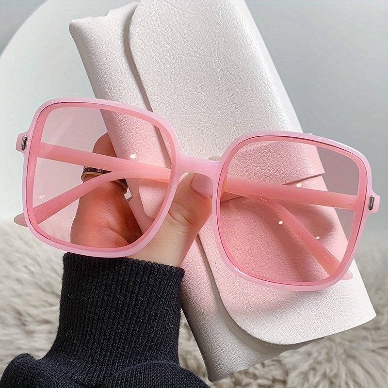 Elegante Damen Quadrat Sonnenbrille im Vintage Stil. Perfekt für Strand, Sommer und Outdoor Aktivitäten.