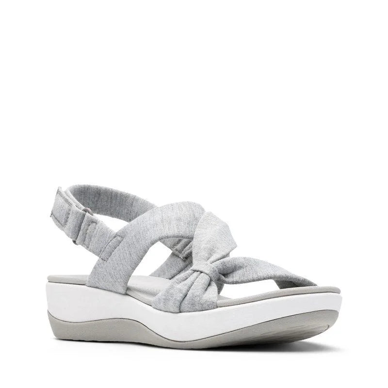Ergonomische Damensandalen, verstellbar, leicht und mit integrierter Fußgewölbestütze für Komfort.