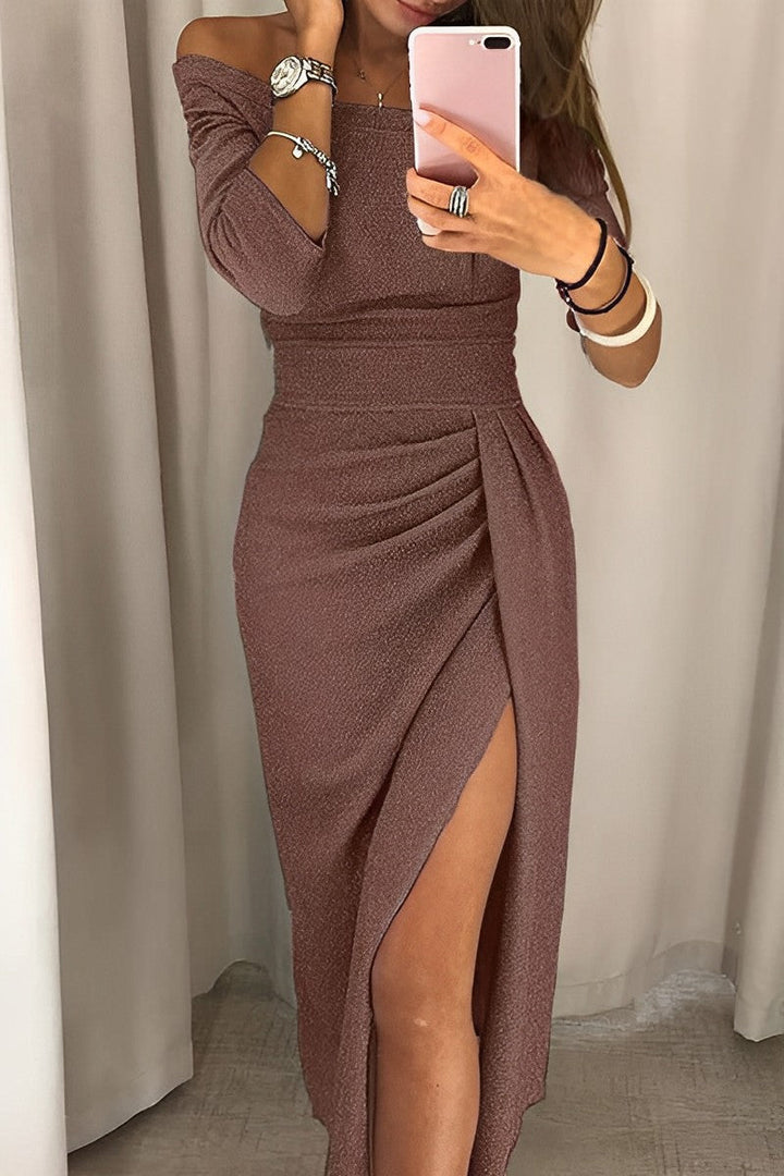 Langes Damenkleid mit elegantem Schnitt, betont die Figur und bietet hohen Tragekomfort.