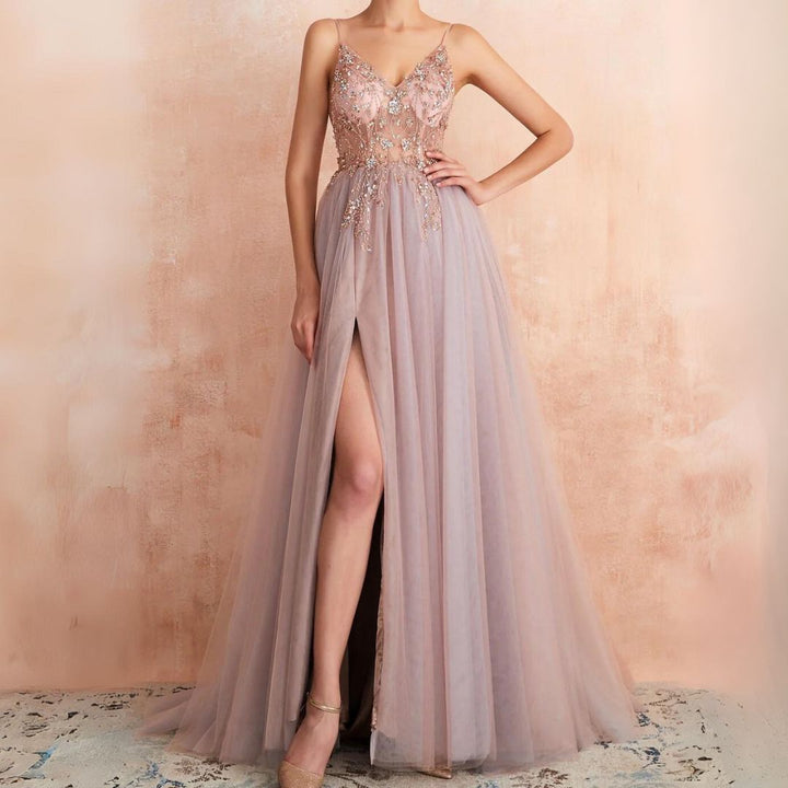 Glamouröses langes Damen Partykleid mit V-Ausschnitt und Schlitz, ideal für besondere Anlässe und Abend.