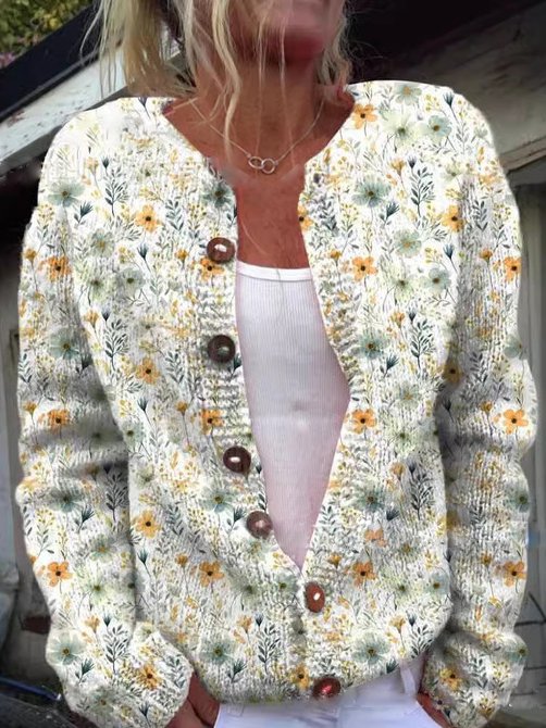 Kuscheliger Damen Cardigan, warm und stilvoll. Perfekte Strickjacke für gemütliche Herbst- und Wintertage.