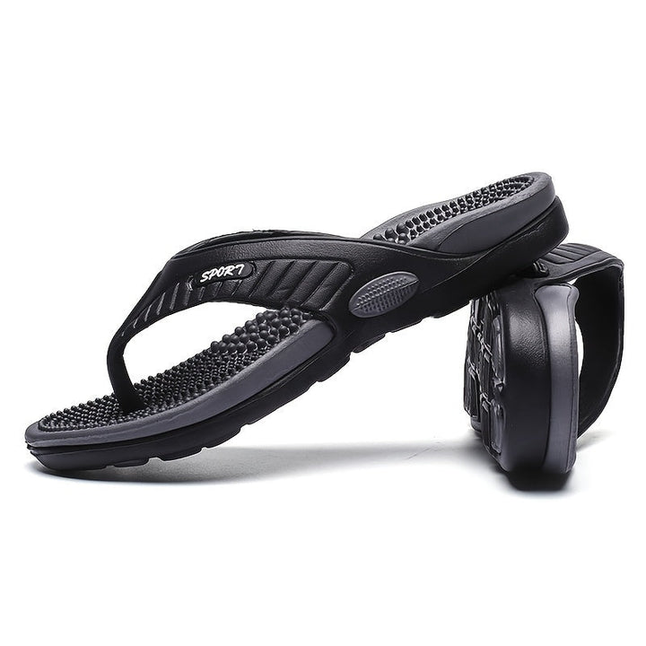 Stilvolle Herren Poolschuhe & Strandsandalen. Leichte, rutschfeste Slides für entspannte Tage.