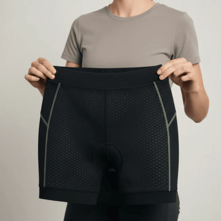 Hochwertige Damen Radlerhose aus strapazierfähigem Material, ideal für intensives Radfahren und Sport.