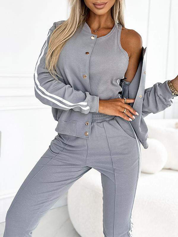 Detailaufnahme der Damen Baseballjacke des Sportanzugs, mit Reißverschluss und markantem Kragen.