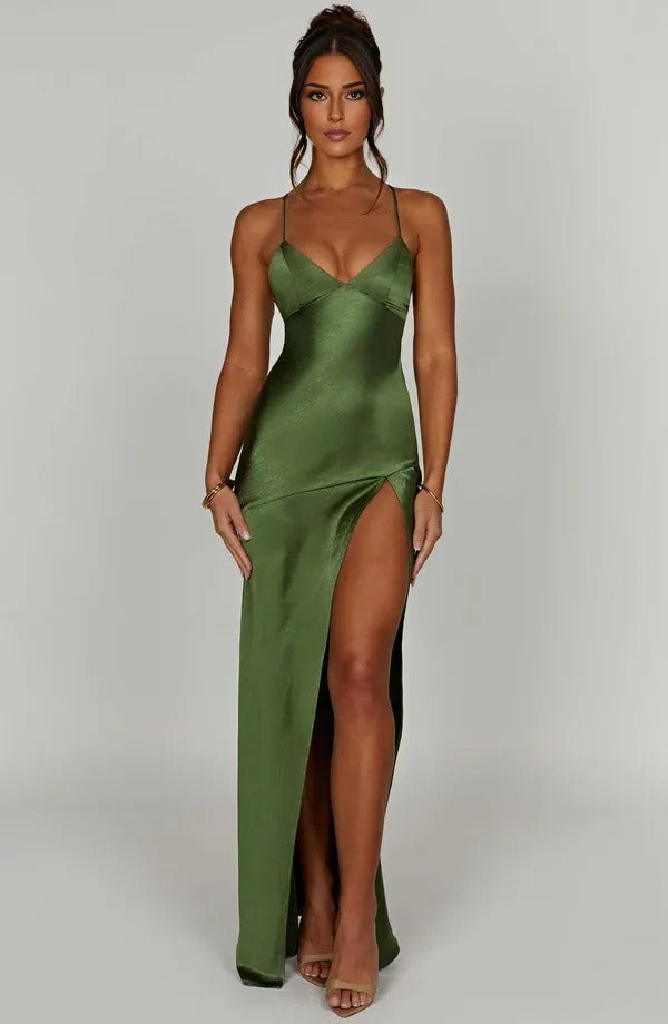 Festliches langes Damenkleid, elegant, mit V-Ausschnitt und hohem Beinschlitz, ideal für Abendveranstaltungen.