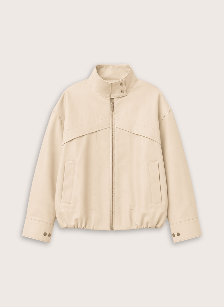 Kalkweiße Damen Bomberjacke mit Stehkragen, Reißverschluss & Taschen, ideal als Übergangsjacke.