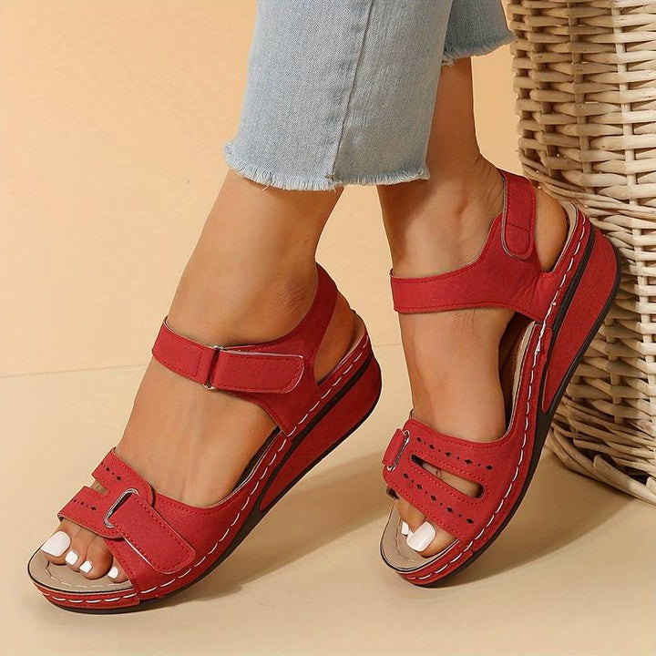Schicke Alena Damen Keilsandalen. Ideale Komfortschuhe mit orthopädischer Unterstützung für Sommer und jeden Tag.