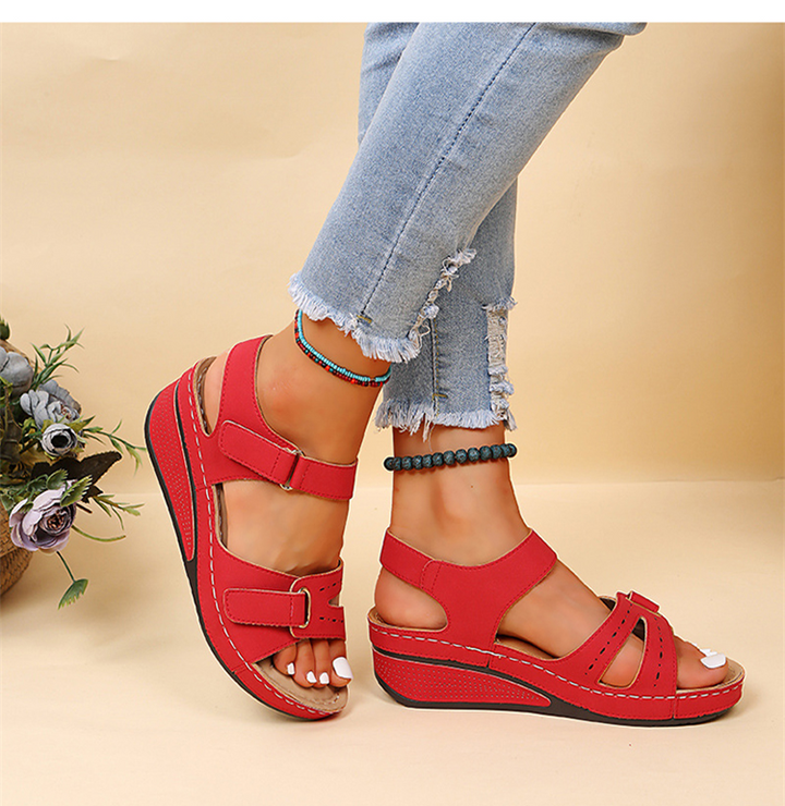 Verstellbare Alena Damen Keilsandalen für eine perfekte Passform. Bieten Komfort, Fußstütze & Haltungsunterstützung.