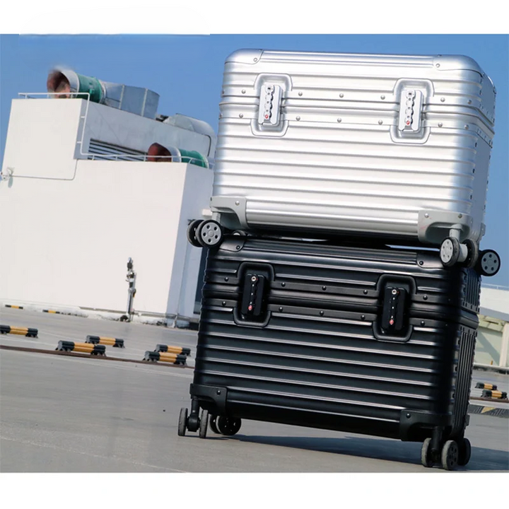 Aluminium-Magnesium Hartschalenkoffer "Monaco" für robuste Reisen, mit 360° Rollen und TSA-Schloss.