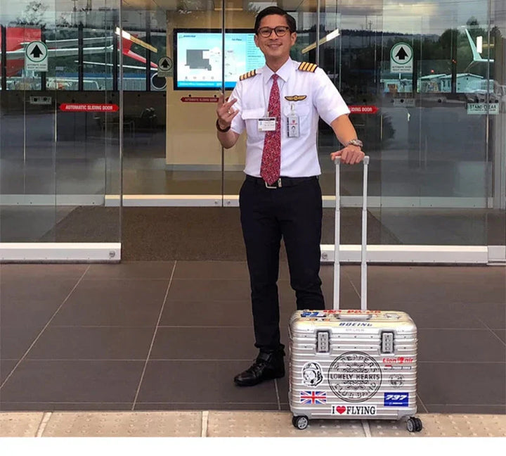 Unisex Reise-Trolley mit 360° Doppelrollen, integriertem TSA-Schloss und widerstandsfähiger Aluminium-Hartschale.