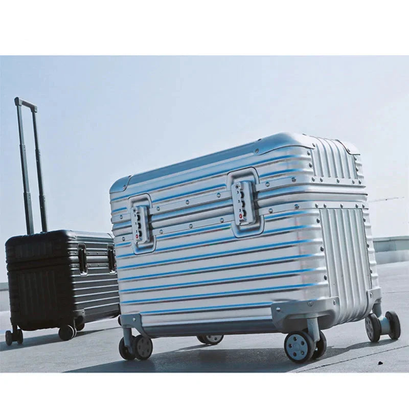 Eleganter Aluminium-Magnesium Koffer "Monaco" für unbeschwertes Reisen; robust, mit leichtgängigen 360° Rollen.