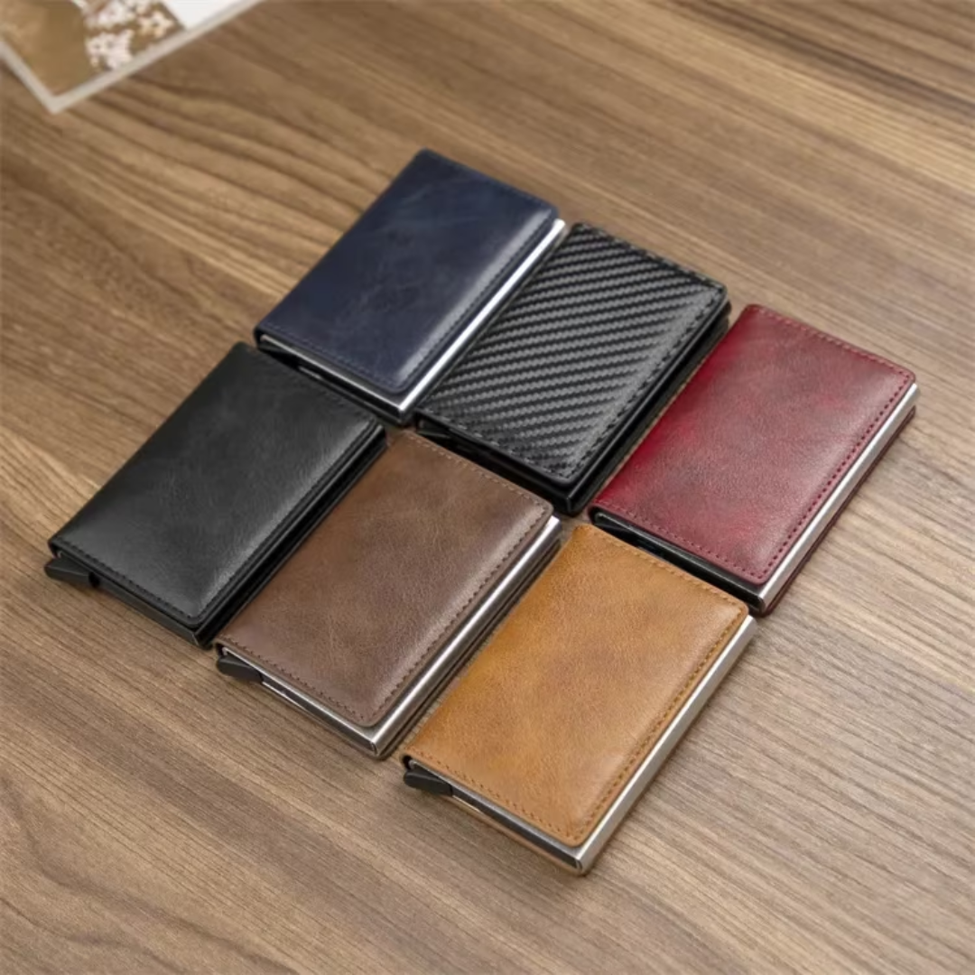 Innovatives Herren Portemonnaie mit RFID-Sicherheit und Geldklammer im Aluminium-Design.