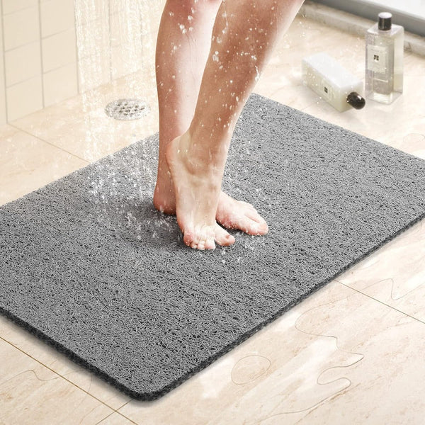 Rutschfeste Duschmatte mit strukturierter Oberfläche & Saugnäpfen für sicheren Halt im Bad.