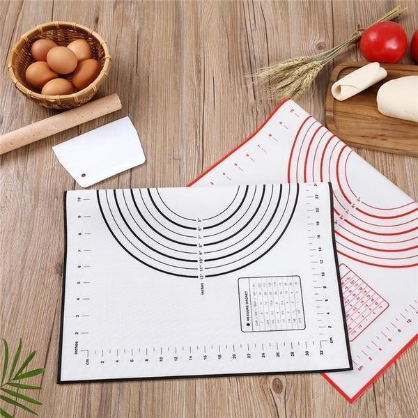 Profi-Silikon-Backmatte mit Antihaft-Oberfläche und praktischer Messskala für Gebäck und Teig.